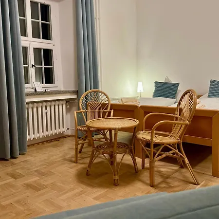 Kavaliershaus Neben Schloss Rauenstein Oda ve Kahvaltı