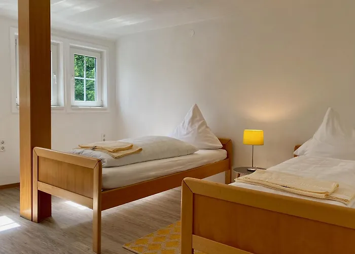 Kavaliershaus Neben Schloss Rauenstein Bed & Breakfast