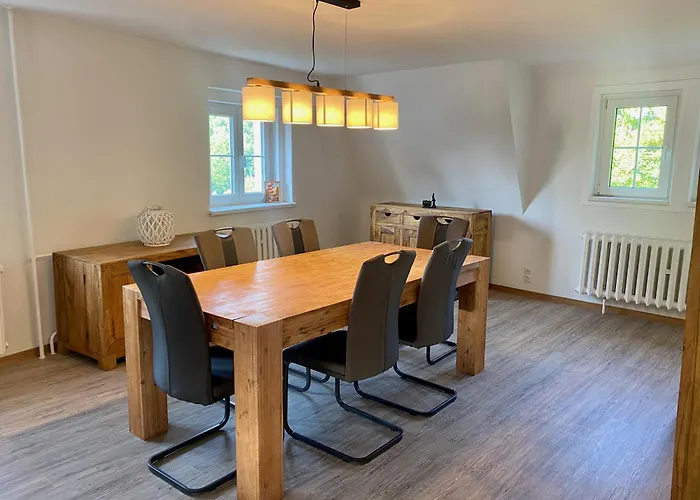 Kavaliershaus Neben Schloss Rauenstein Bed & Breakfast