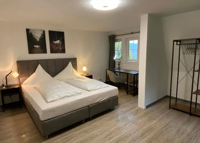 Bed & Breakfast Kavaliershaus Neben Schloss Rauenstein