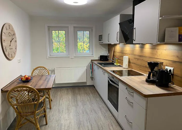 Kavaliershaus Neben Schloss Rauenstein Bed & Breakfast